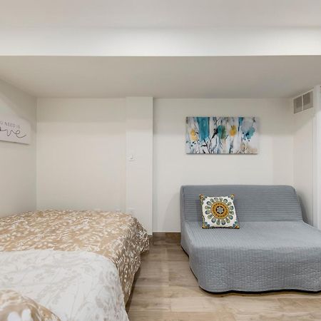 Midtown 2 Bedroom Basement Apartment Τορόντο Εξωτερικό φωτογραφία