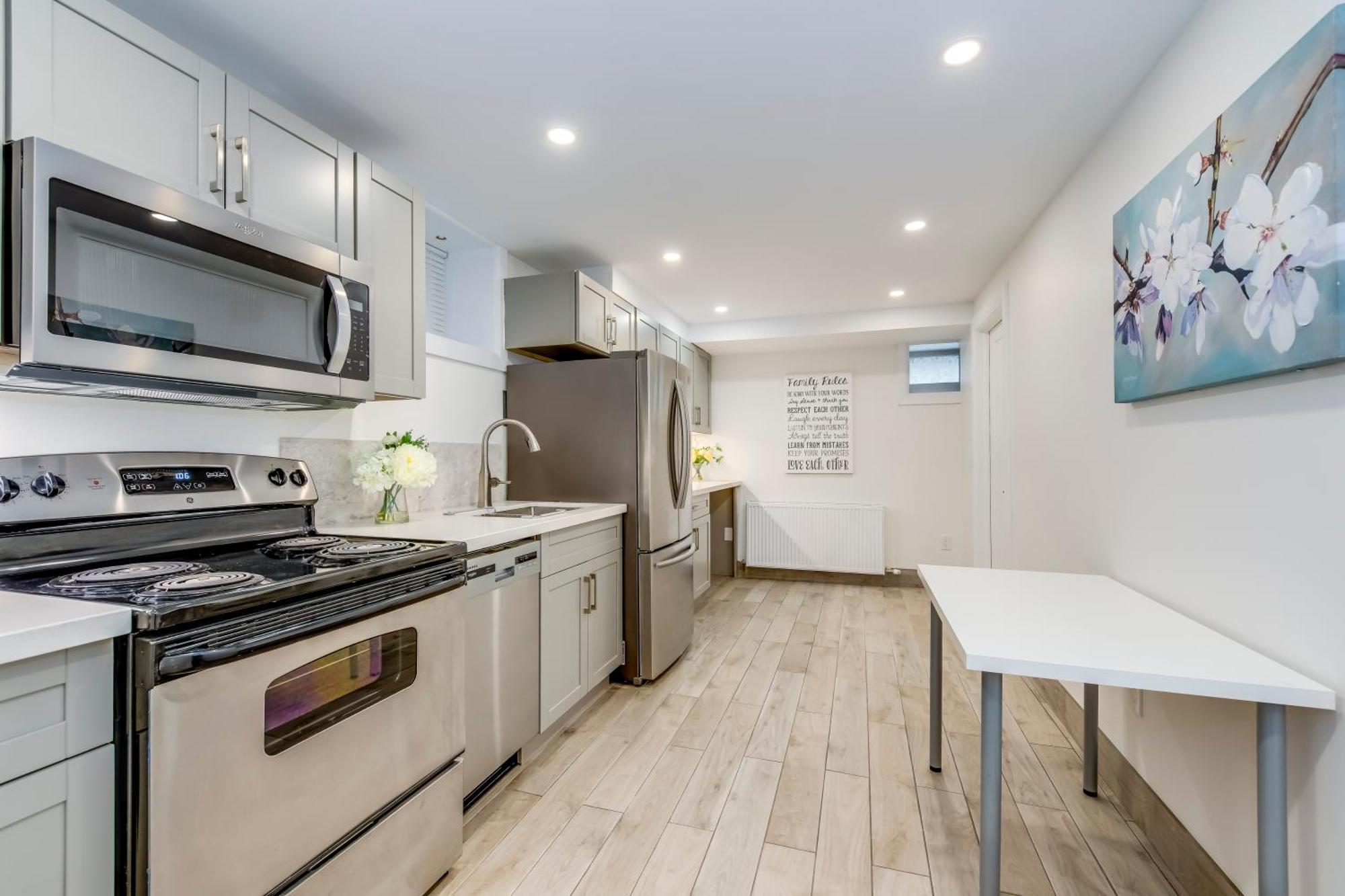 Midtown 2 Bedroom Basement Apartment Τορόντο Εξωτερικό φωτογραφία